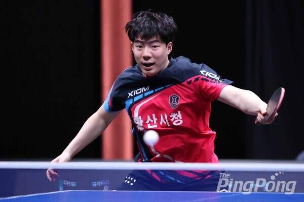 ▲ (월간탁구/더핑퐁=안성호 기자) 안산시청은 승점 1을 더한 것으로 만족했다. 김지환이 2매치를 이겼다.