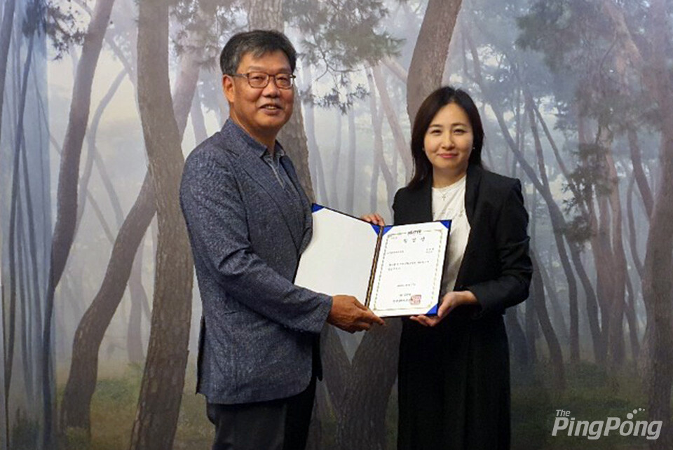 ▲ 한국대학탁구연맹이 새로운 부회장을 영입했다. 이병학 신임 부회장(왼쪽)과 김주연 회장. 사진제공 한국대학탁구연맹.