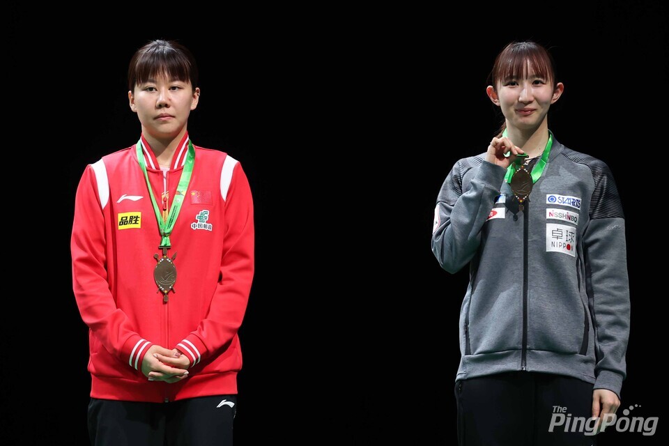 ▲ (더반=안성호 기자) 이번 대회 중국 외 메달리스트는 별로 없다. 여자단식에서 동메달을 딴 일본의 하야타 히나. 왼쪽은 공동 3위 첸싱통.