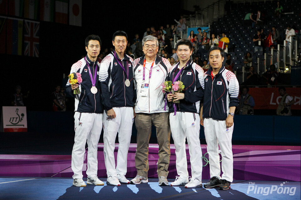 ▲ 2012년 런던올림픽 탁구 남자단체전 은메달 획득 직후의 모습. 사진제공 대한탁구협회.