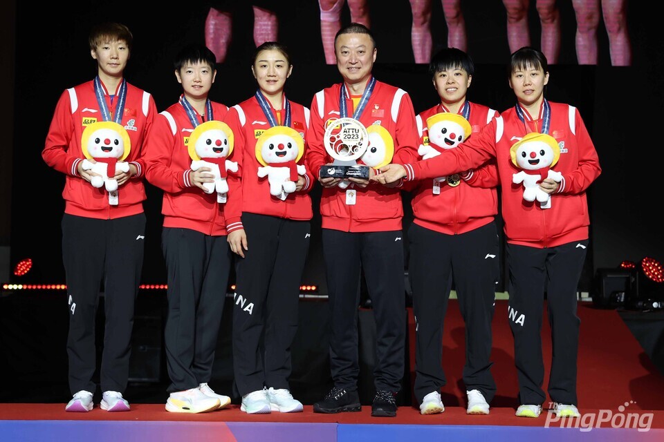 ▲ (월간탁구/더핑퐁=안성호 기자) 중국 여자탁구가 아시아선수권대회 열아홉 번째 단체전 금메달을 땄다.