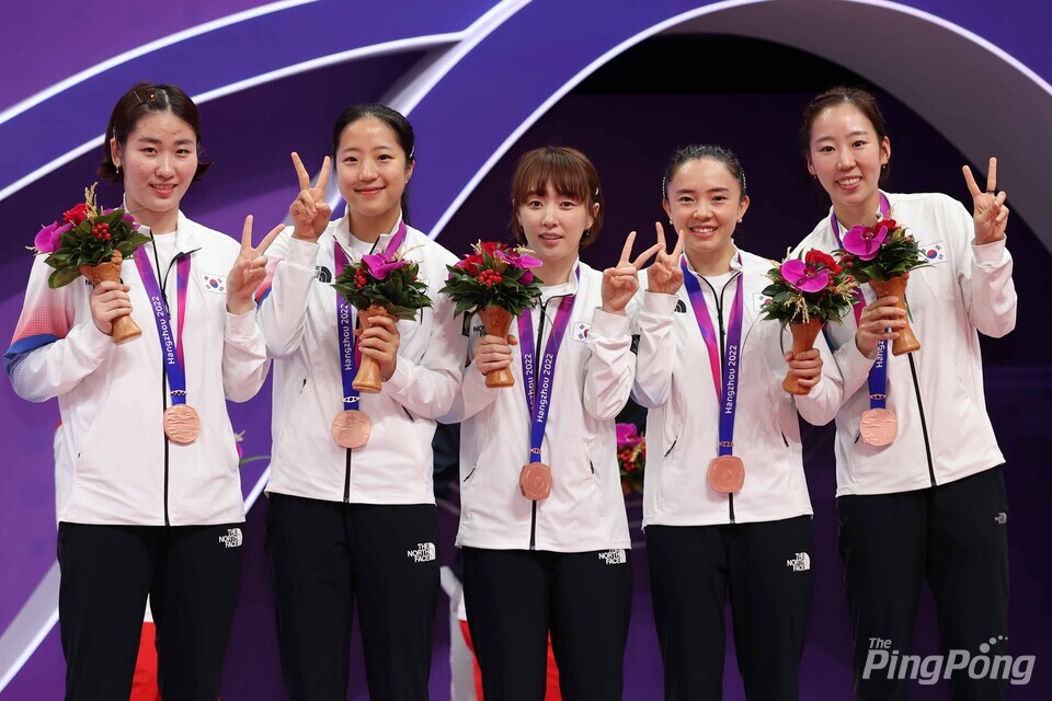 ▲ (항저우=안성호 기자) 동메달을 목에 건 한국 여자탁구 대표팀.