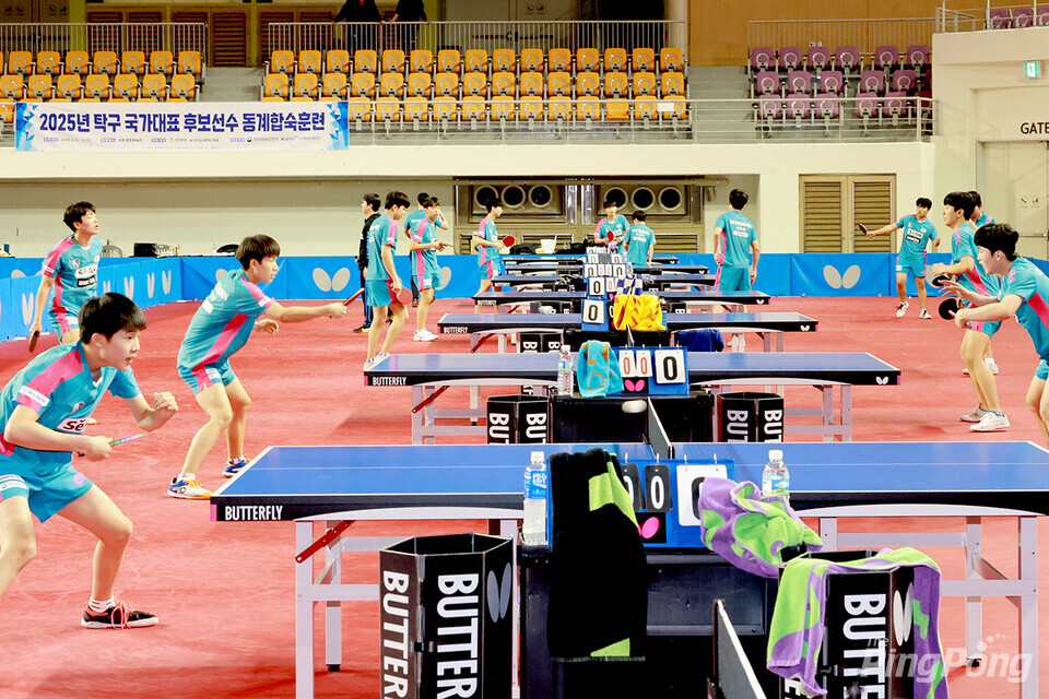 ▲ 2025년 탁구 국가대표 후보선수 동계합숙훈련이 보령실내체육관에서 진행되고 있다. 사진_후보선수단 제공.