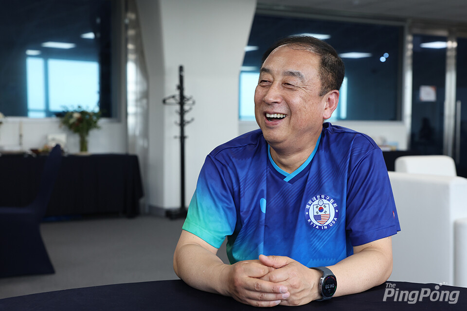 ▲ 좀 더 일찍 나올 걸 그랬습니다. 세계마스터즈에 첫 출전한 소감을 밝히는 권정 회장.